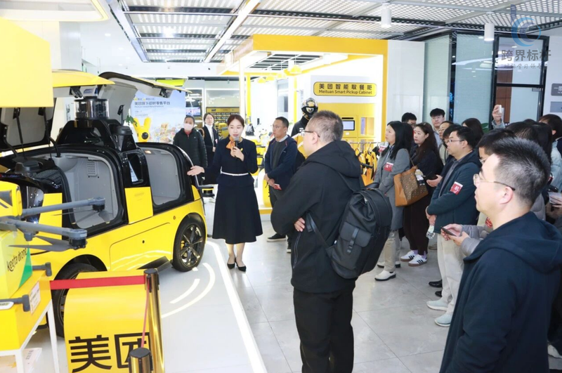 参观美团展示中心.png