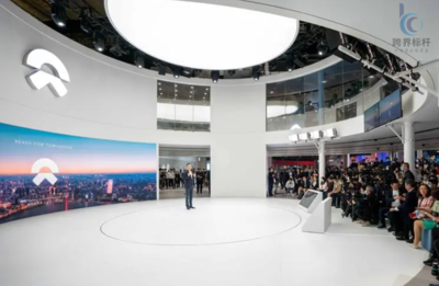 参观蔚来汽车展厅.png